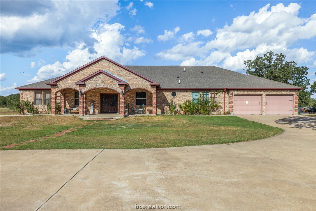 1102 Private Road 2332 — photo