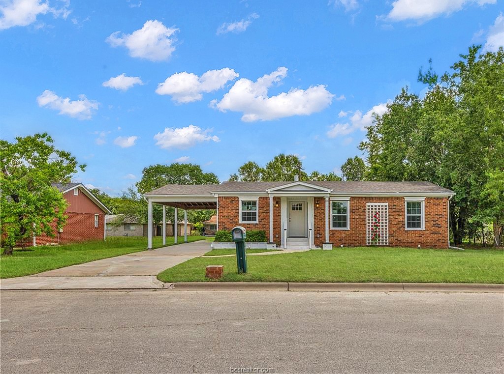 2105 Cabot Circle — photo