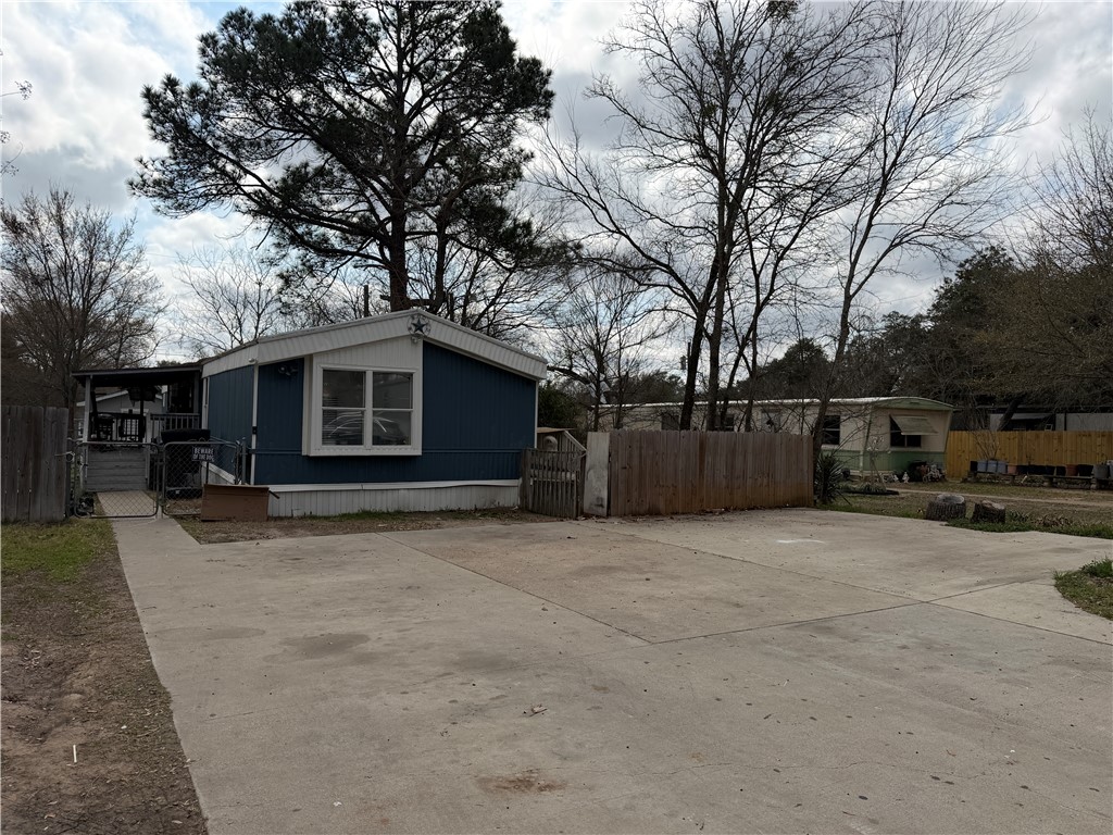 2207 Emerald Drive — photo