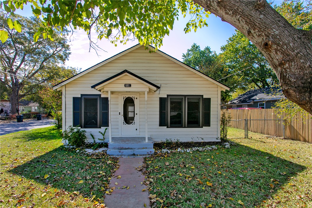 601 West Mustang Street — photo