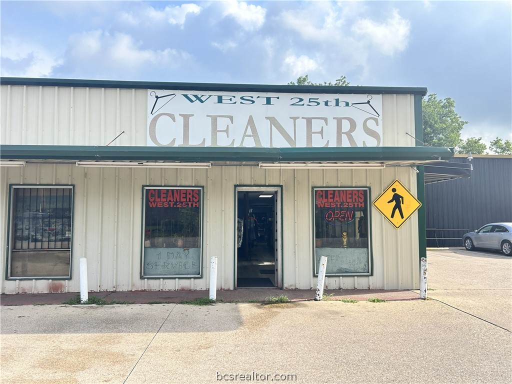 502 West William J Bryan Parkway — photo