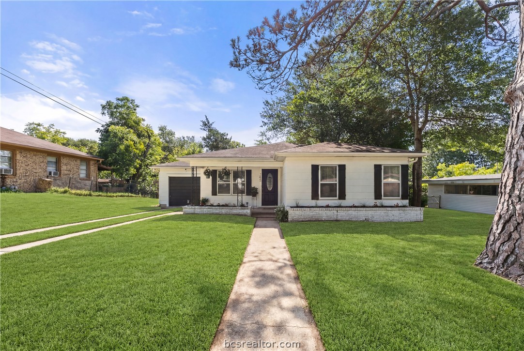 205 Hampshire Drive — photo