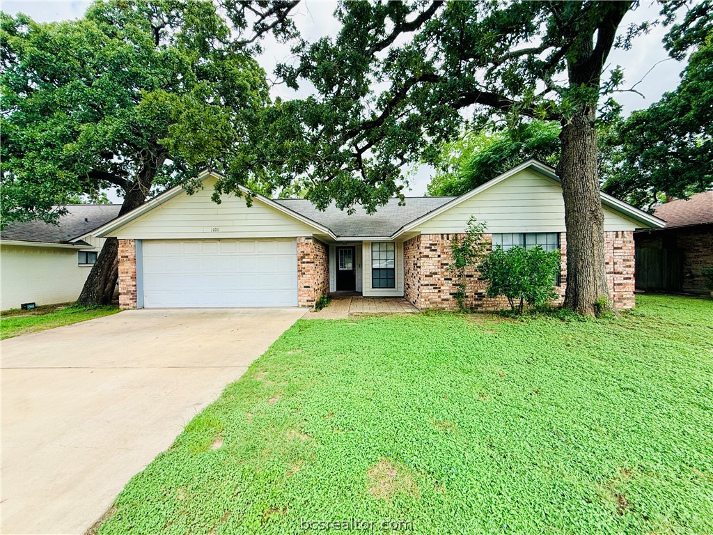 1101 Hardwood Lane — photo