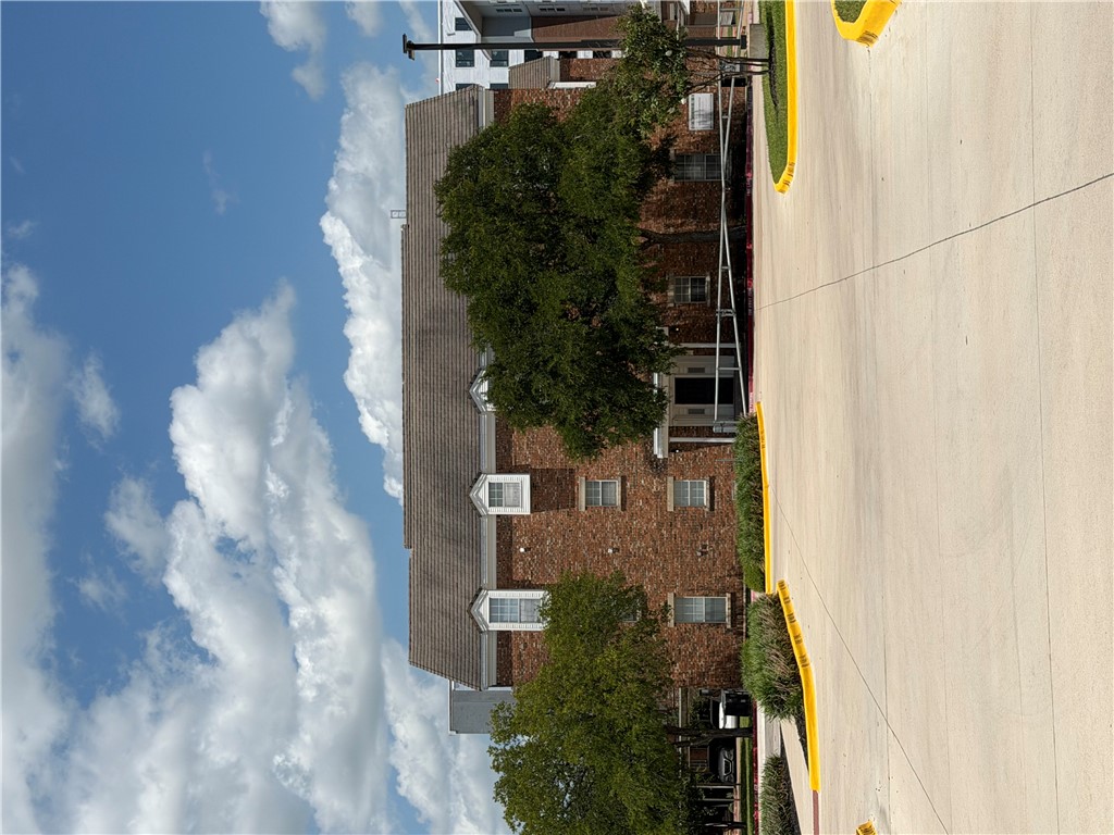 400 Nagle Street 405 — photo