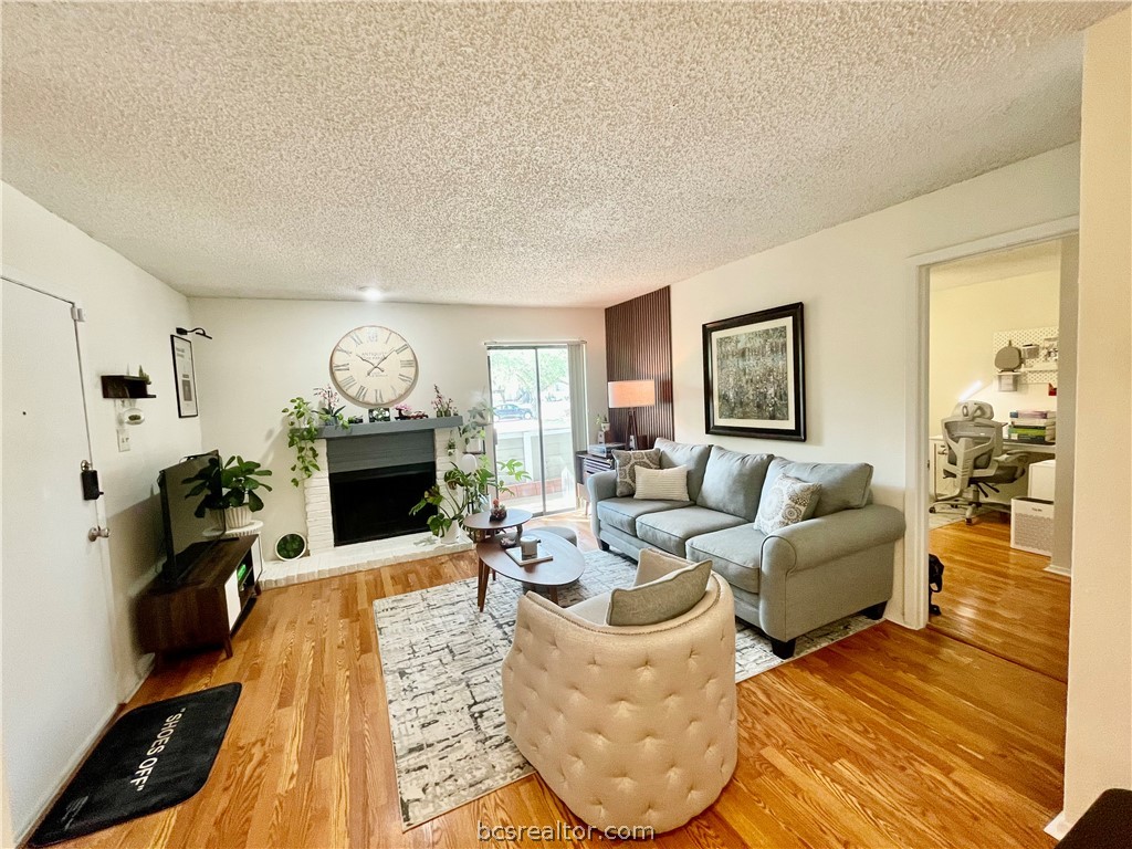 1901 Holleman Drive W 301 — photo