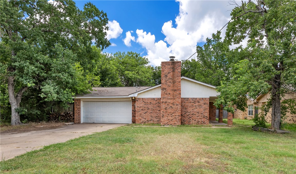 3015 Red Robin Loop — photo