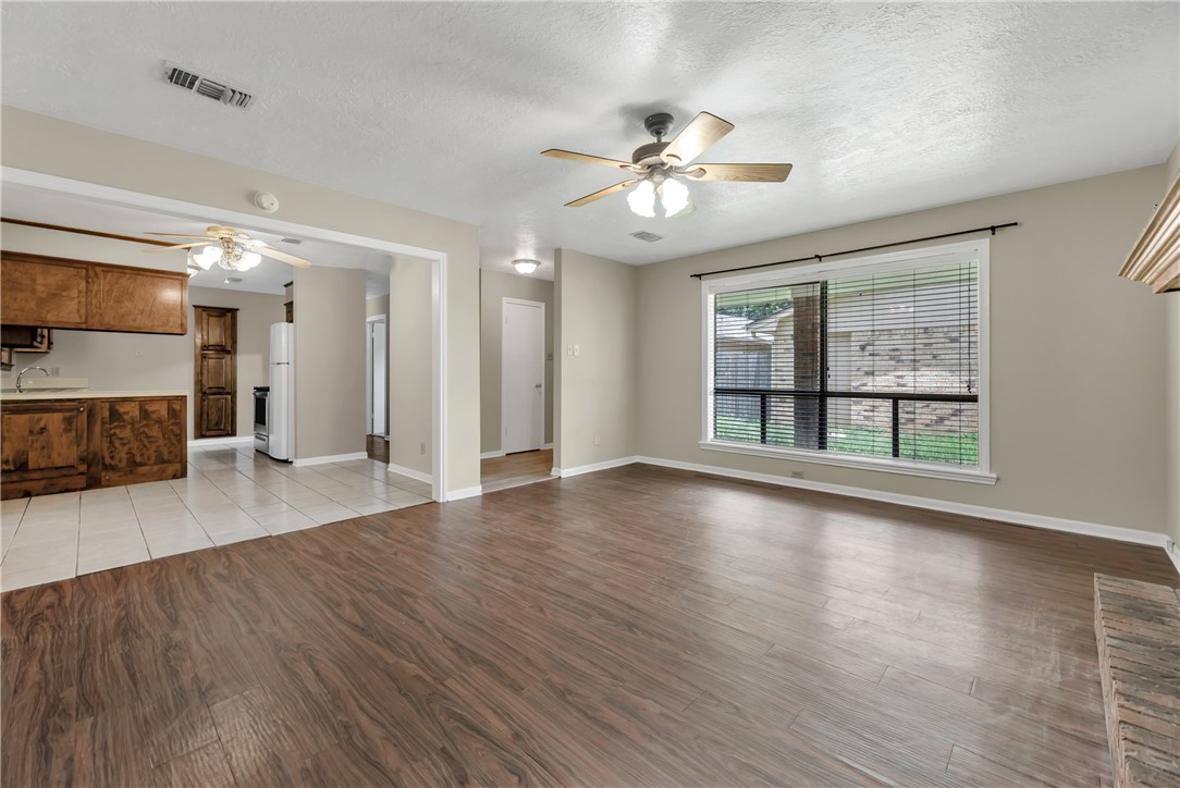 3015 Red Robin Loop, Bryan, TX 77802 — photo 2