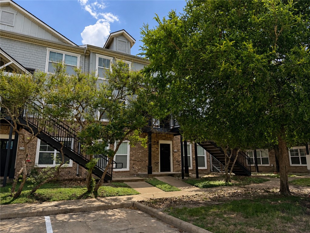 1725 Harvey Mitchell Parkway S 1733 — photo
