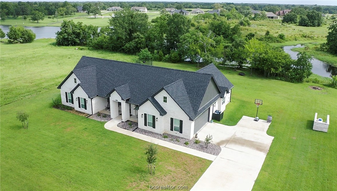10104 Crown Point — photo