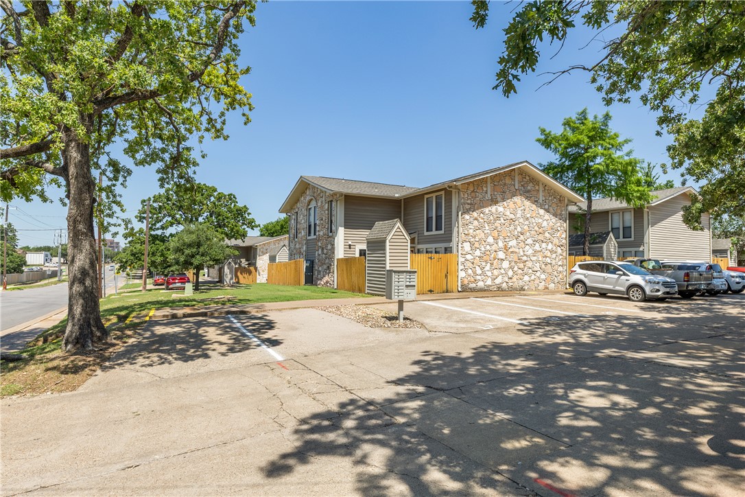 2101 Barak Lane 17 — photo