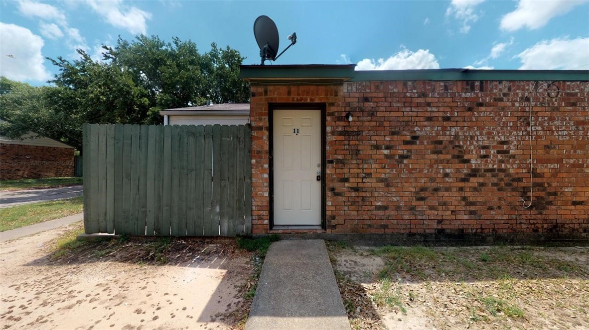 725 Peppertree Drive 11 — photo