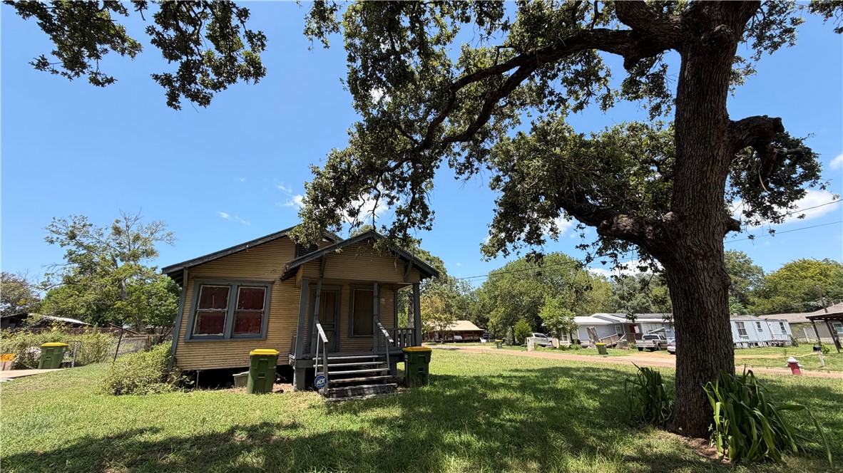 207 E Davis Street, Hearne, TX 77859 — photo 3