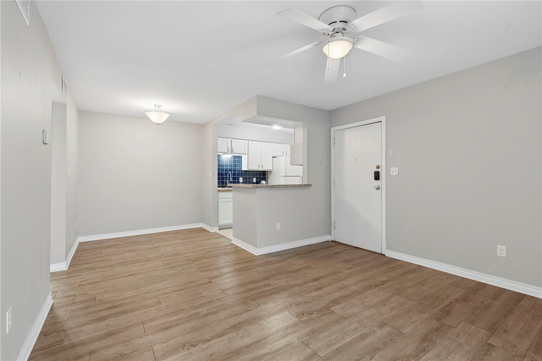 904 University Oaks 123 — photo