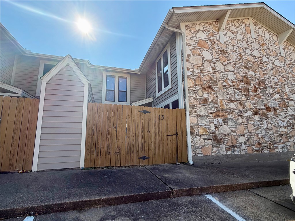 2101 Barak Lane 15 — photo