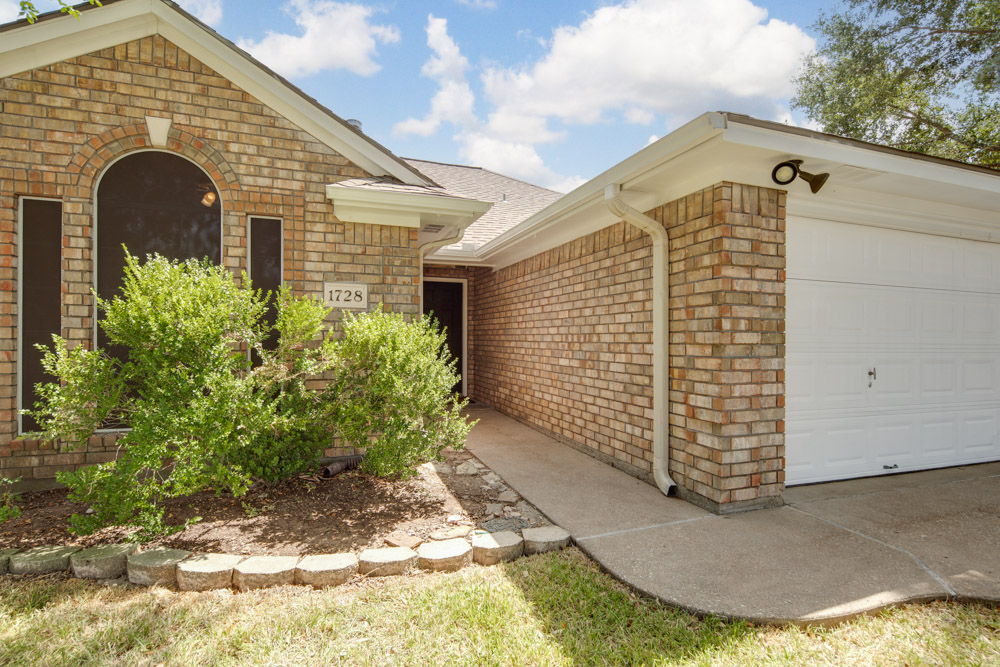 1728 Purple Martin Cove — photo