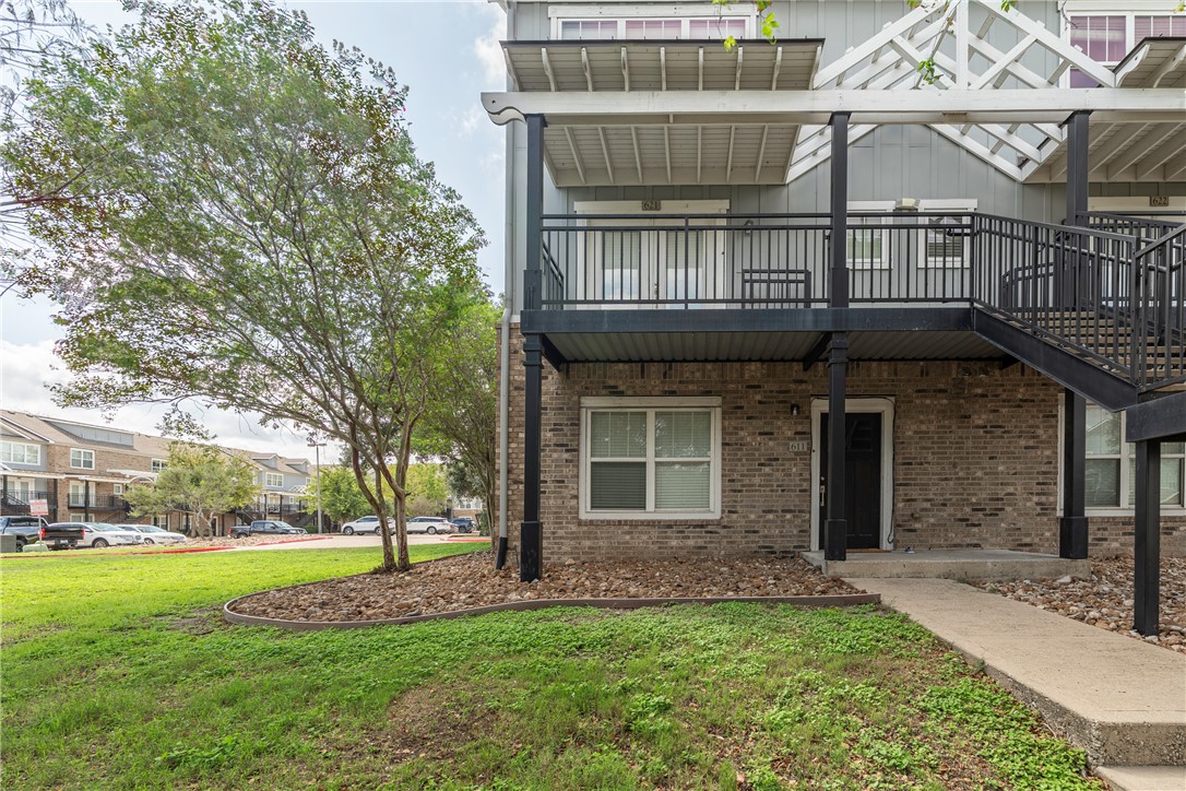 1725 Harvey Mitchell Parkway S Unit 621 — photo