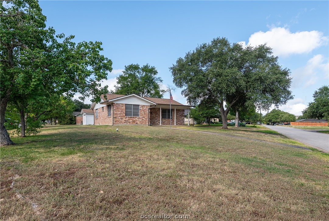 303 Borderbrook Drive, Bryan, TX 77801 — photo 2