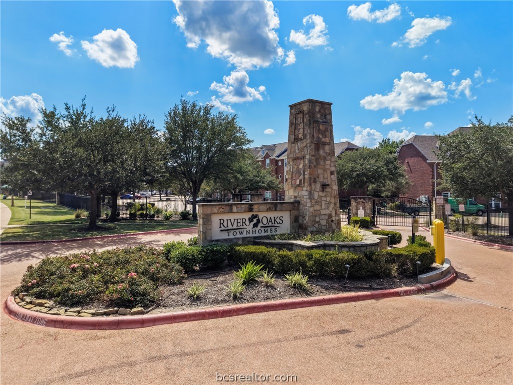 305 Holleman Drive E 301 — photo