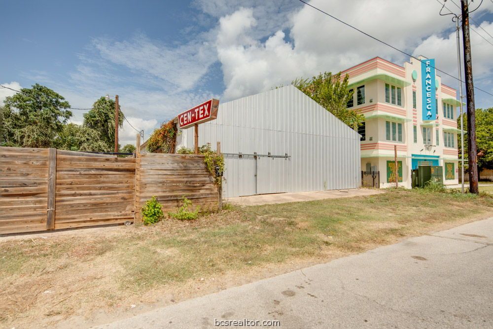 604 N Bryan Avenue, Bryan, TX 77803 — photo 2