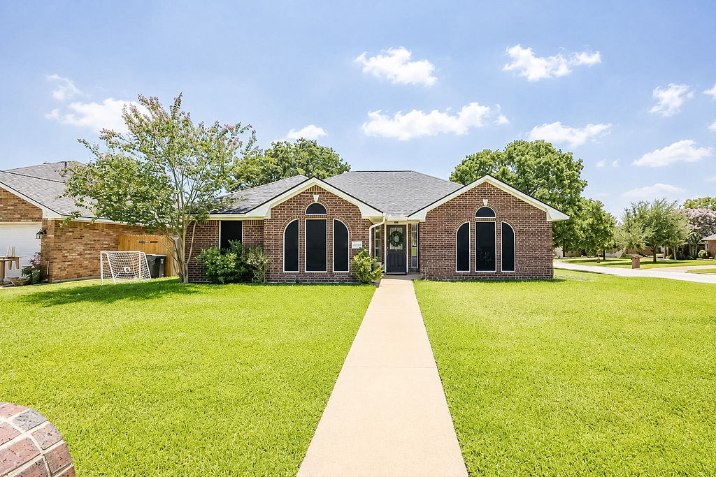 6200 Trellick Court — photo