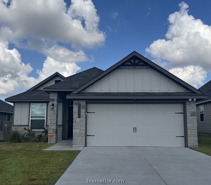 1340 Kingsgate Drive — photo