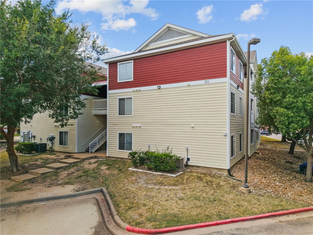 521 Southwest Parkway 303 — photo
