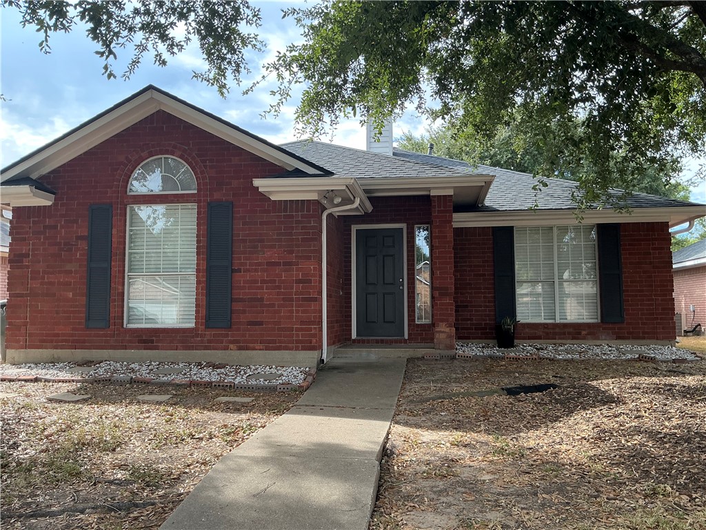 805 Azalea Court — photo