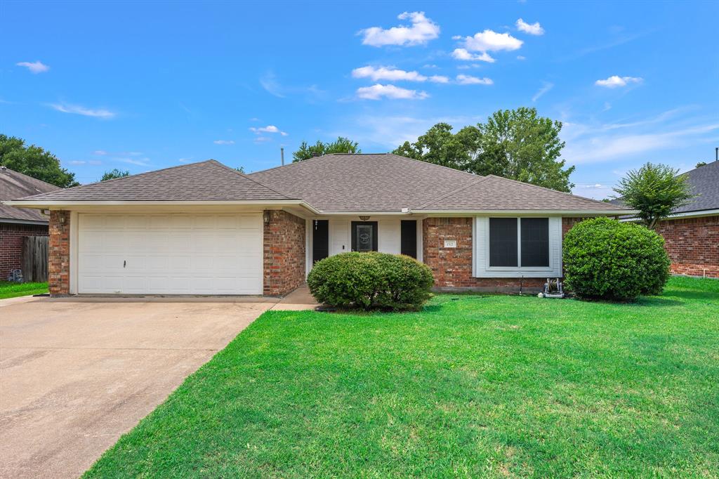 1521 Strasburg Circle — photo
