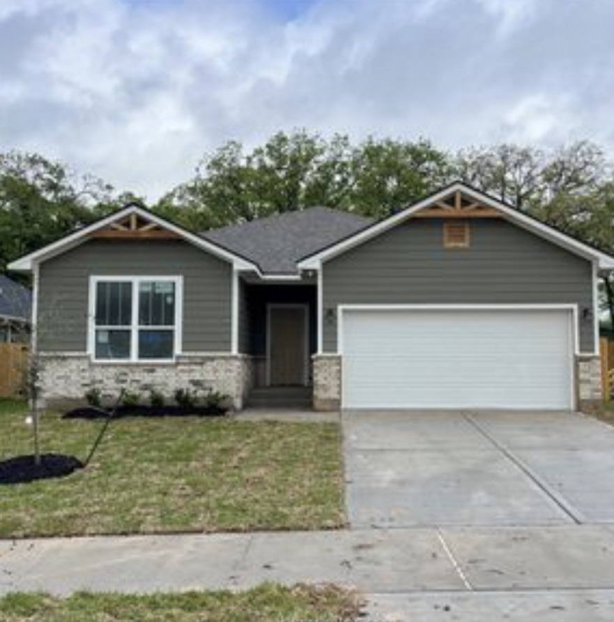 2415 Lightfoot Lane NE — photo
