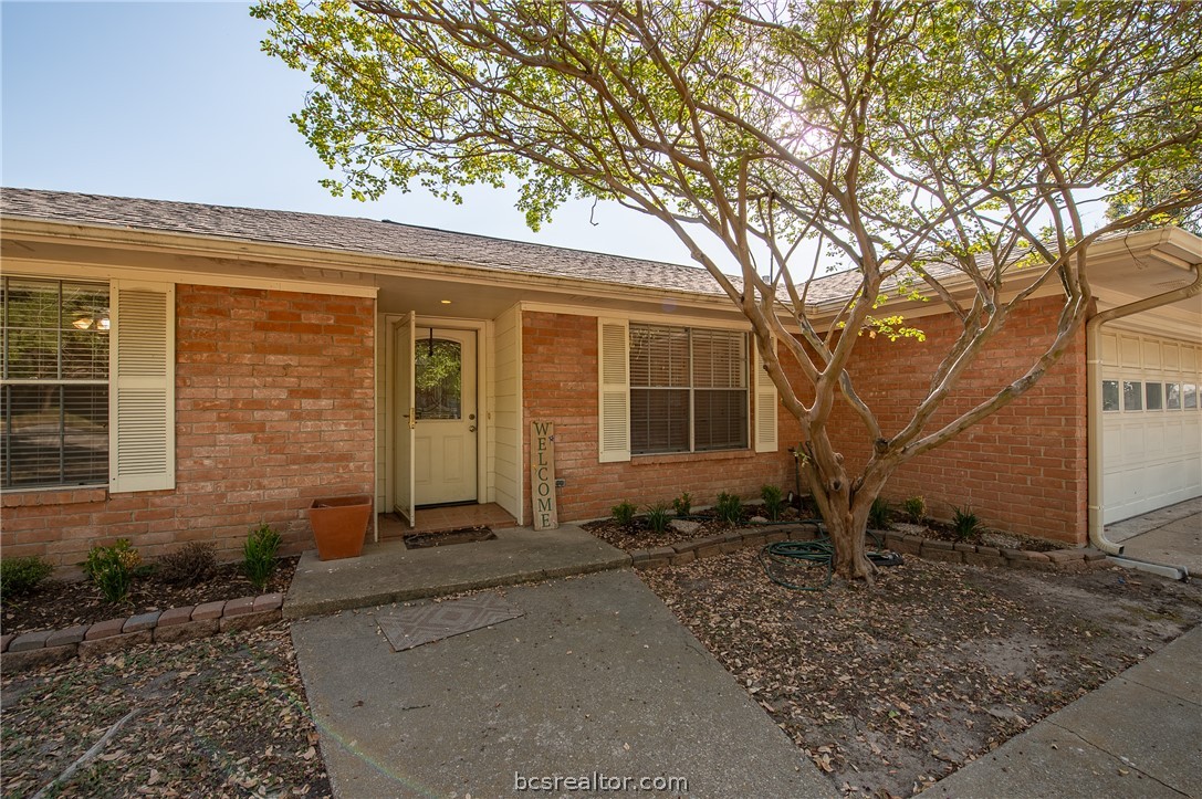 1819 Leona Drive — photo