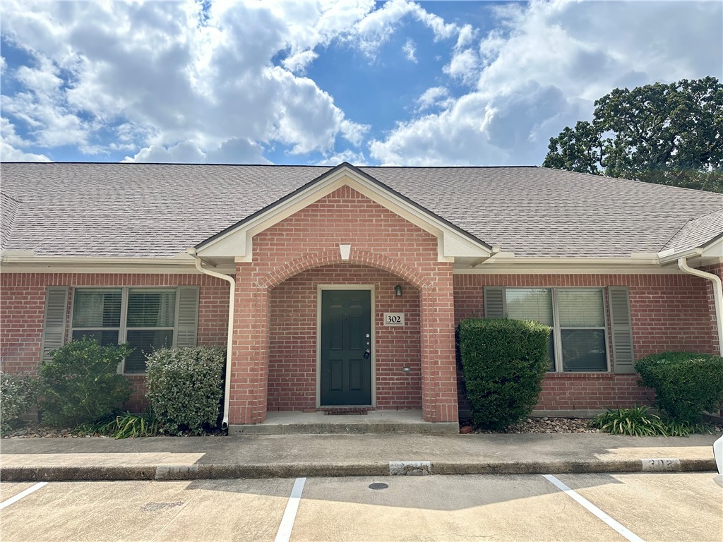 1702 Deacon Drive 302 — photo