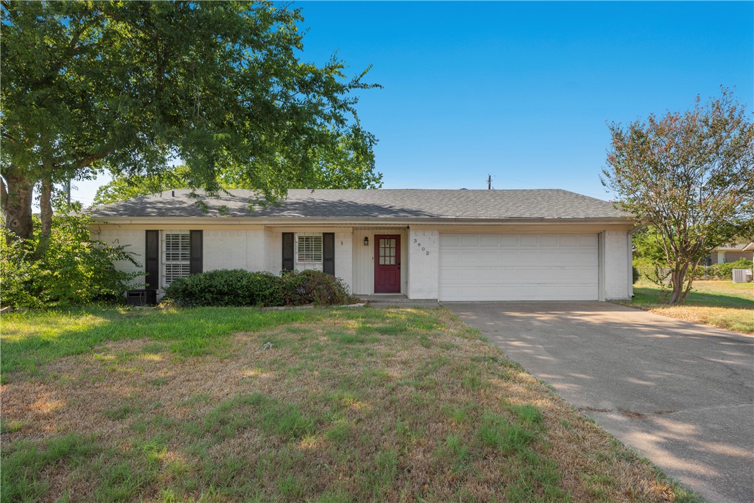 3902 Oak Bluff Circle — photo