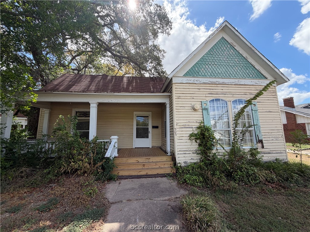 505 West Buck Street — photo
