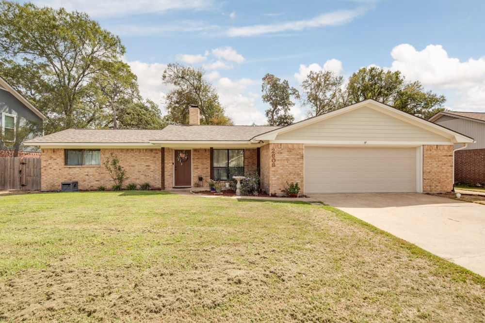 2608 Sandlewood Court — photo
