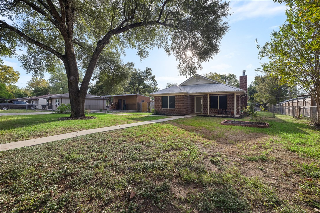 2209 Emerald Drive, Bryan, TX 77803 — photo 2