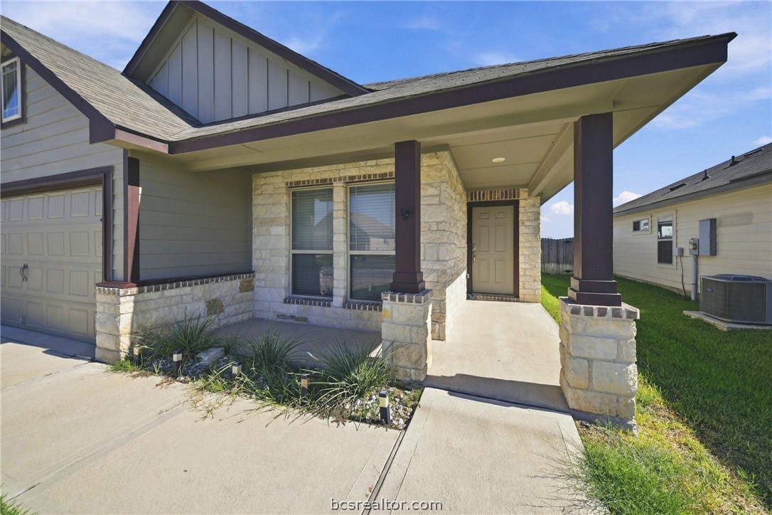 5226 Montague Loop — photo