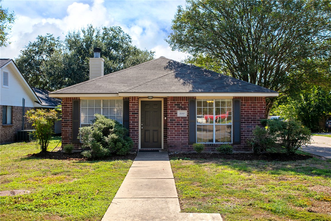 800 Camellia Court — photo