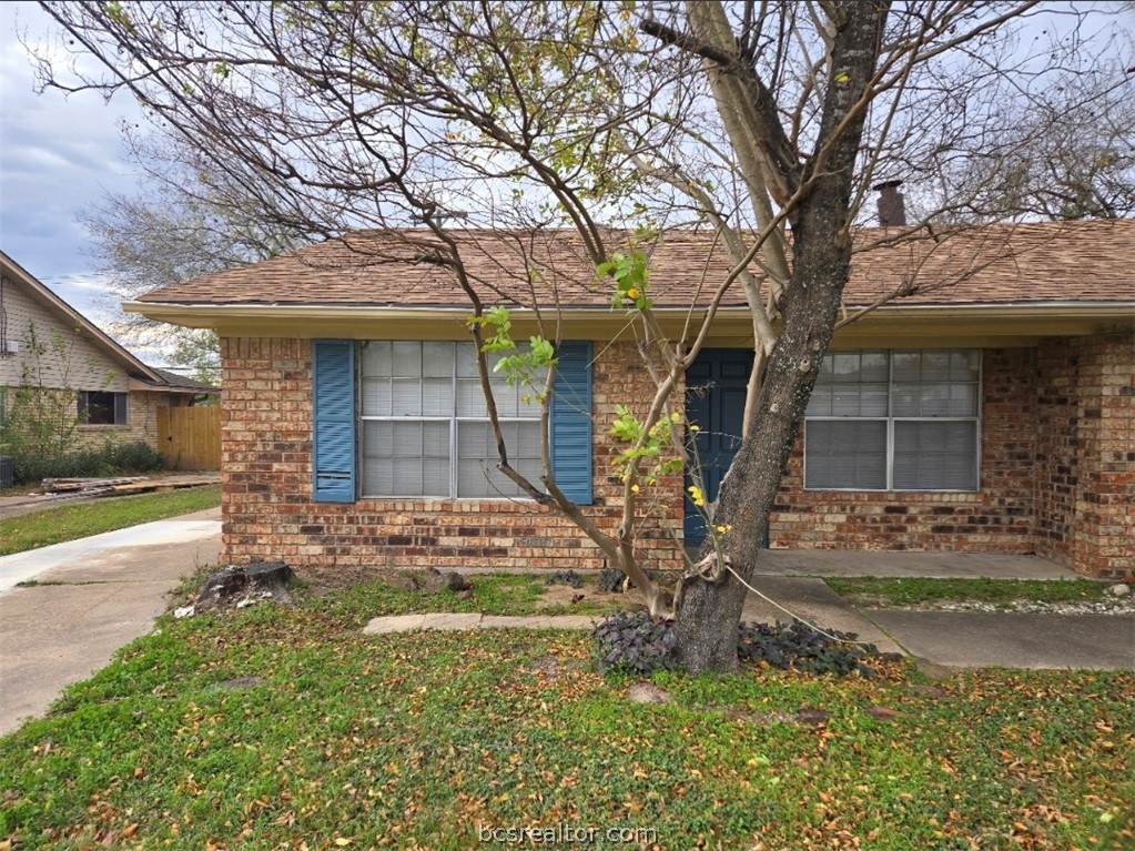 1922 Briar Oaks Drive — photo