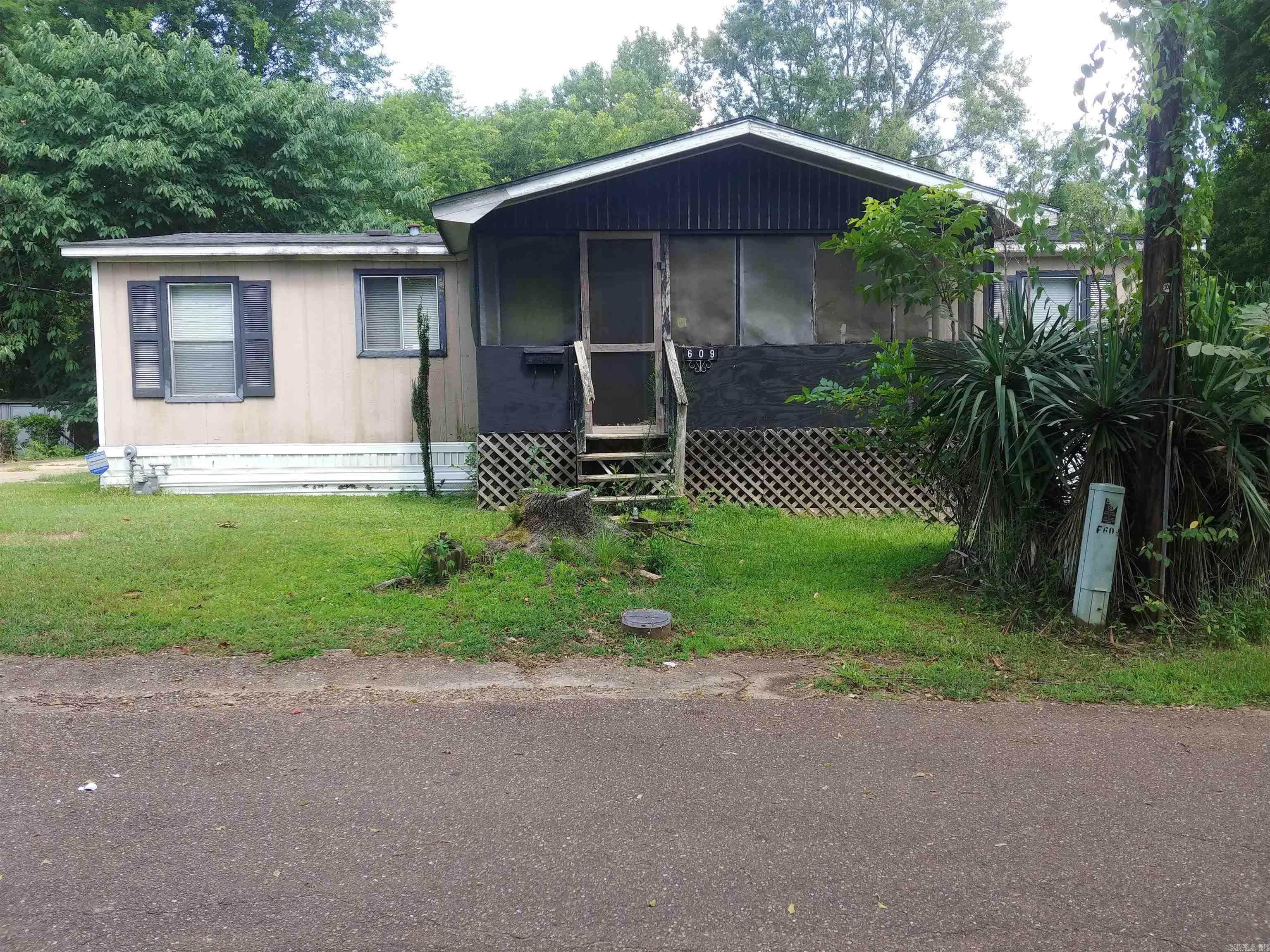 609 Lear Avenue — photo