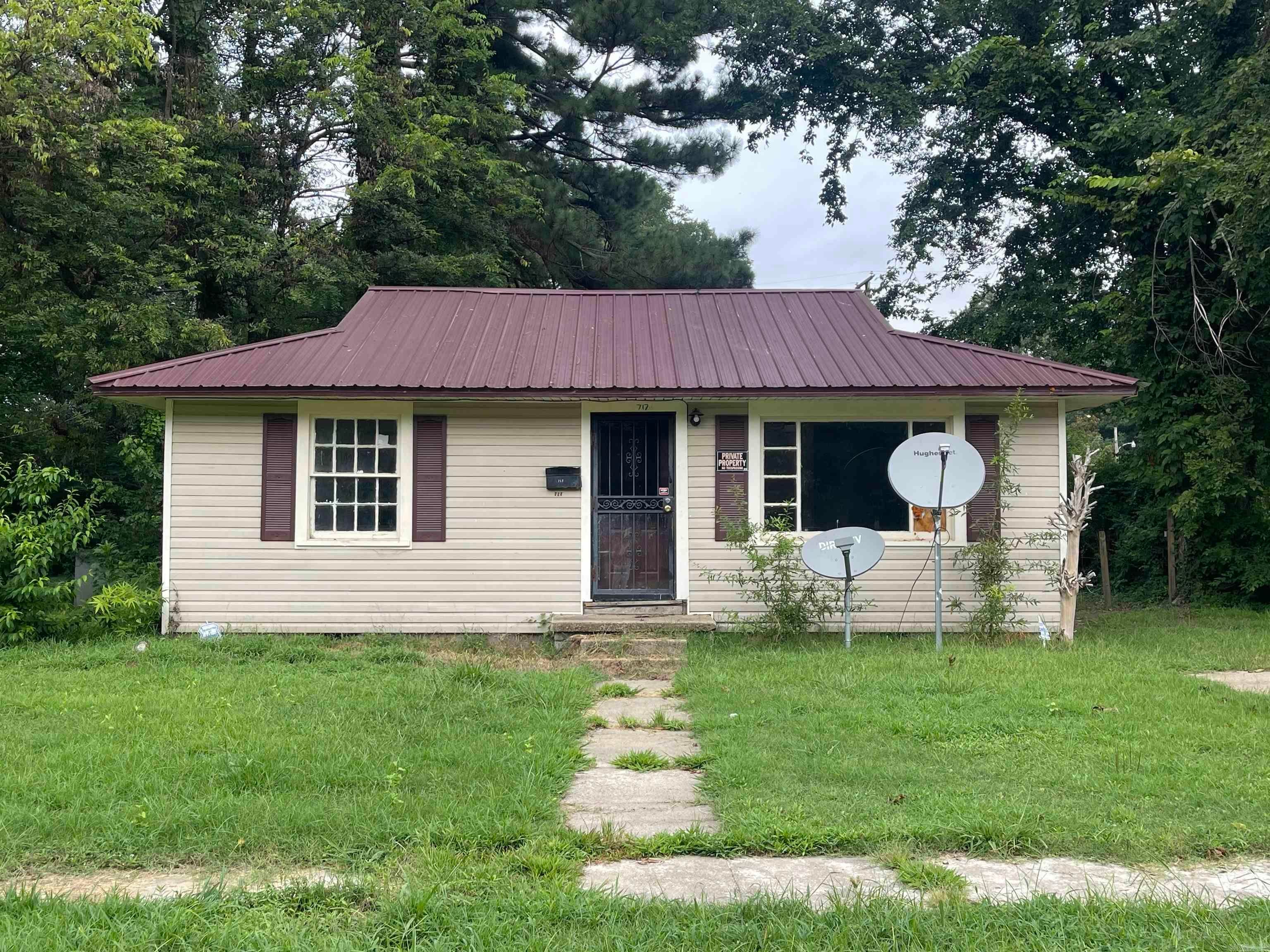 717 Laughrun Dr — photo