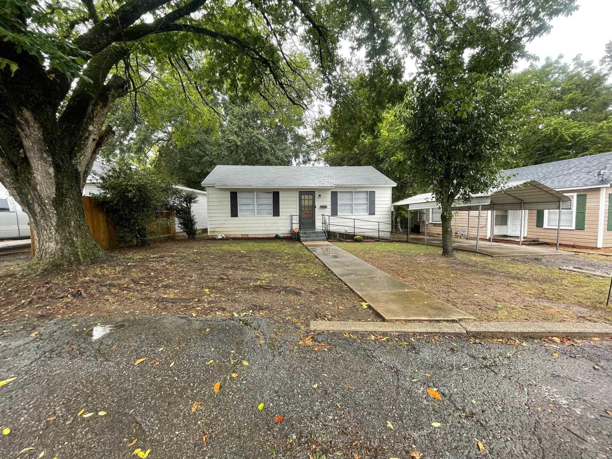 1104 Parkway Drive — photo