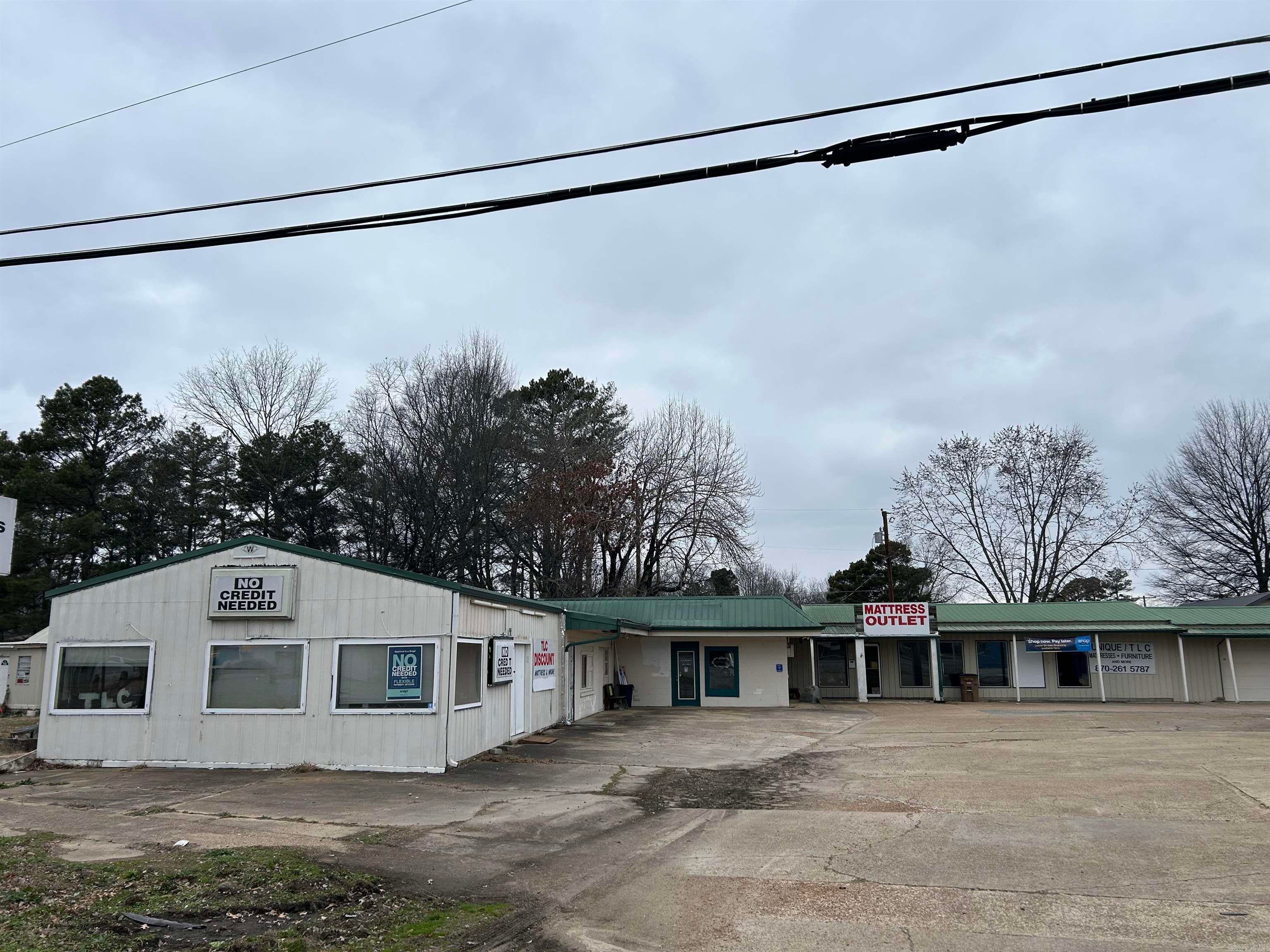 1011 Falls Blvd — photo