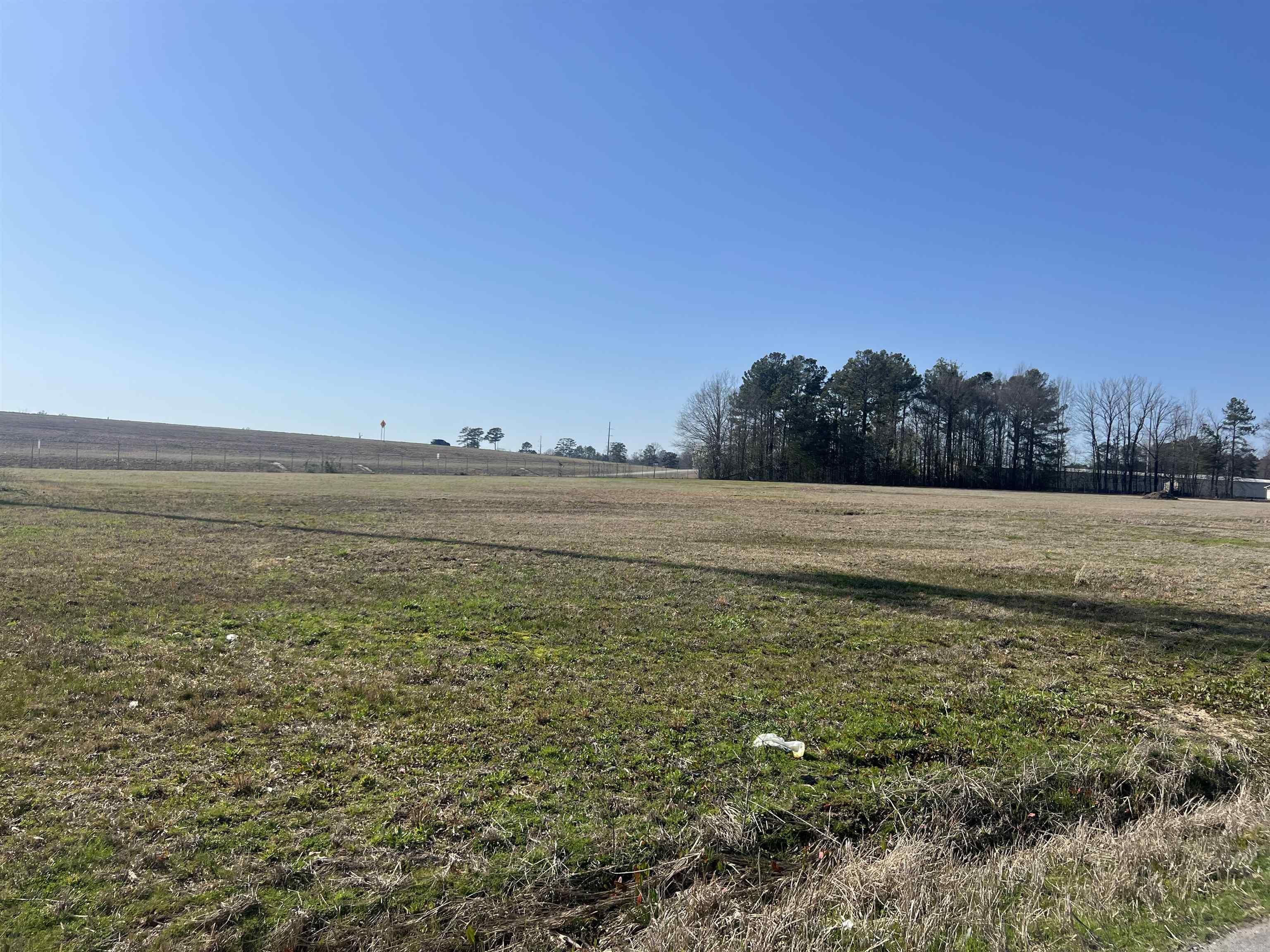 102 Thomas Road, Pine Bluff, AR 72602 — photo 2