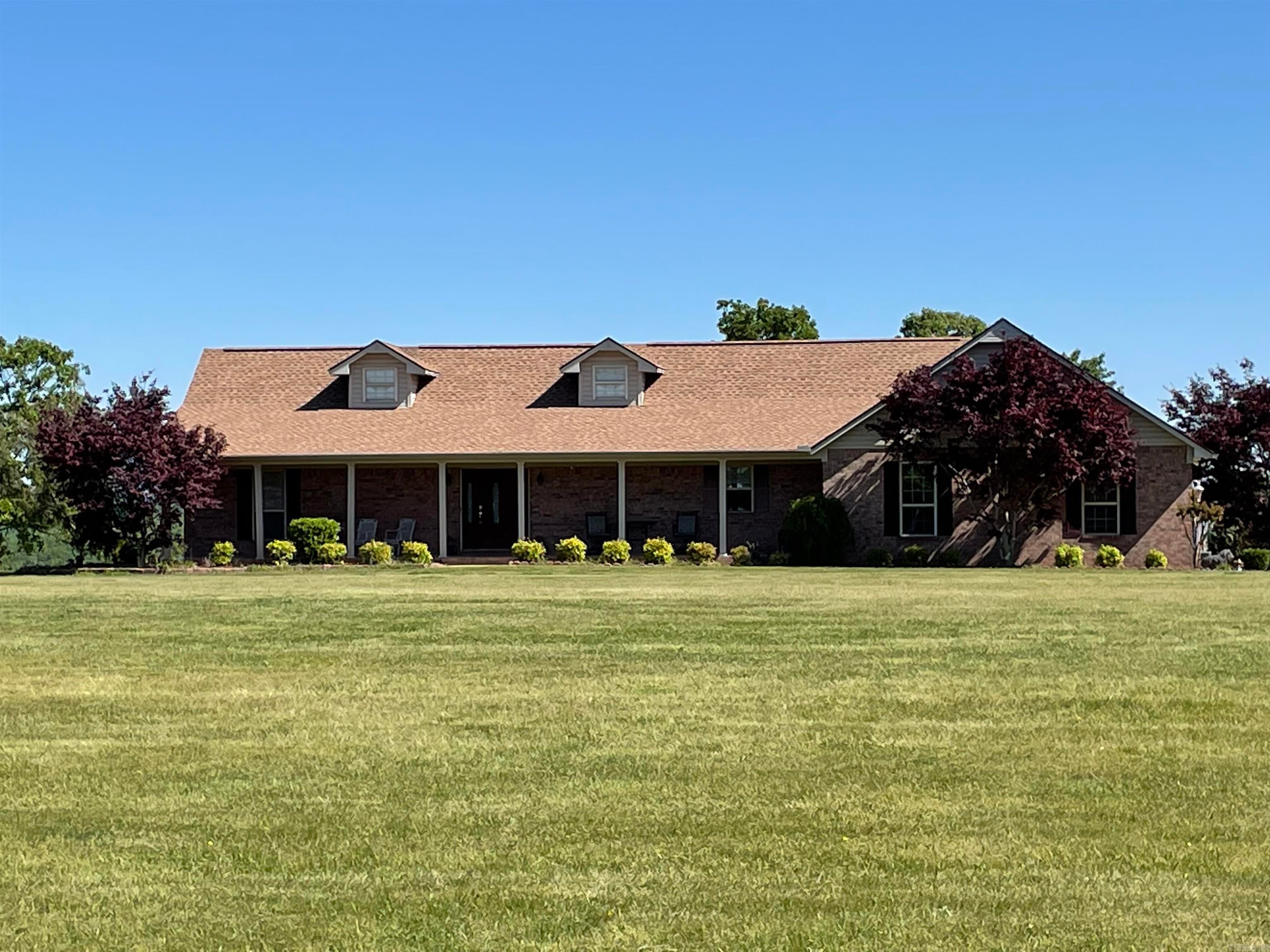 571 Honeysuckle Road — photo