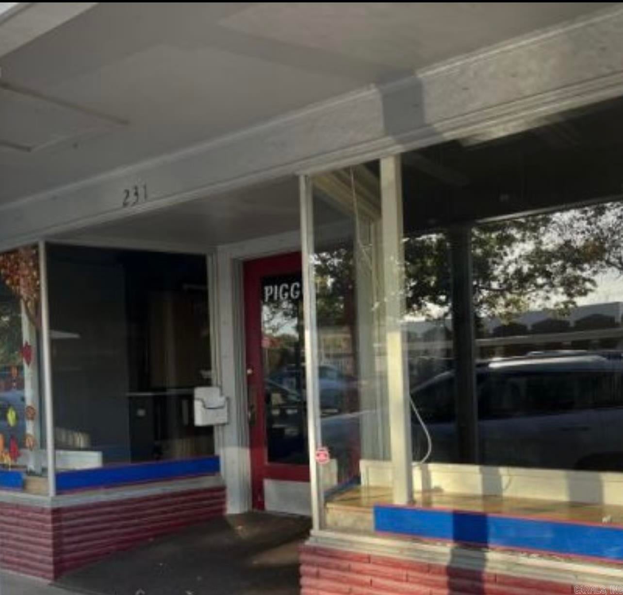231 W Main St — photo