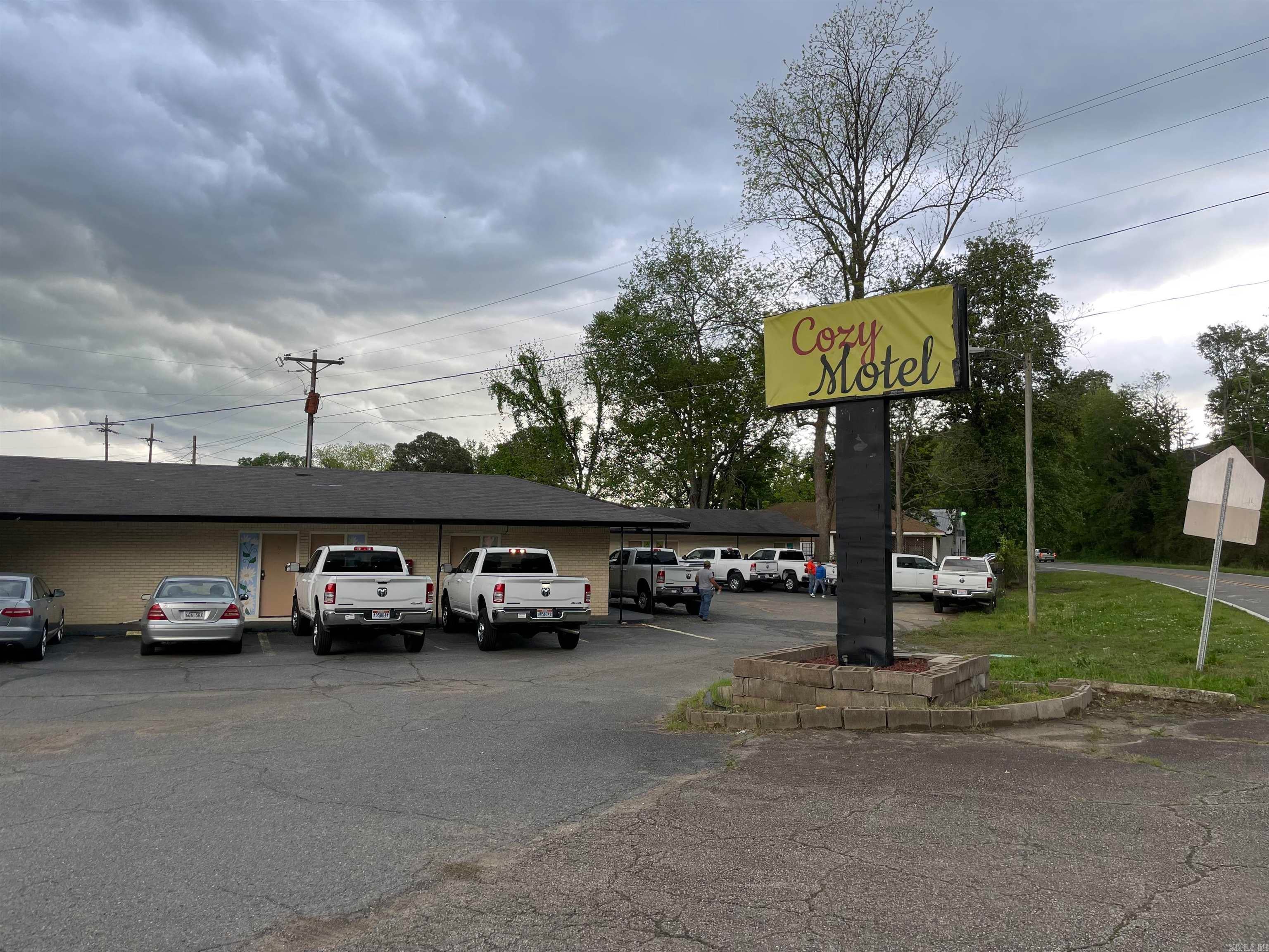 424 Highway 65 Business Highway — photo
