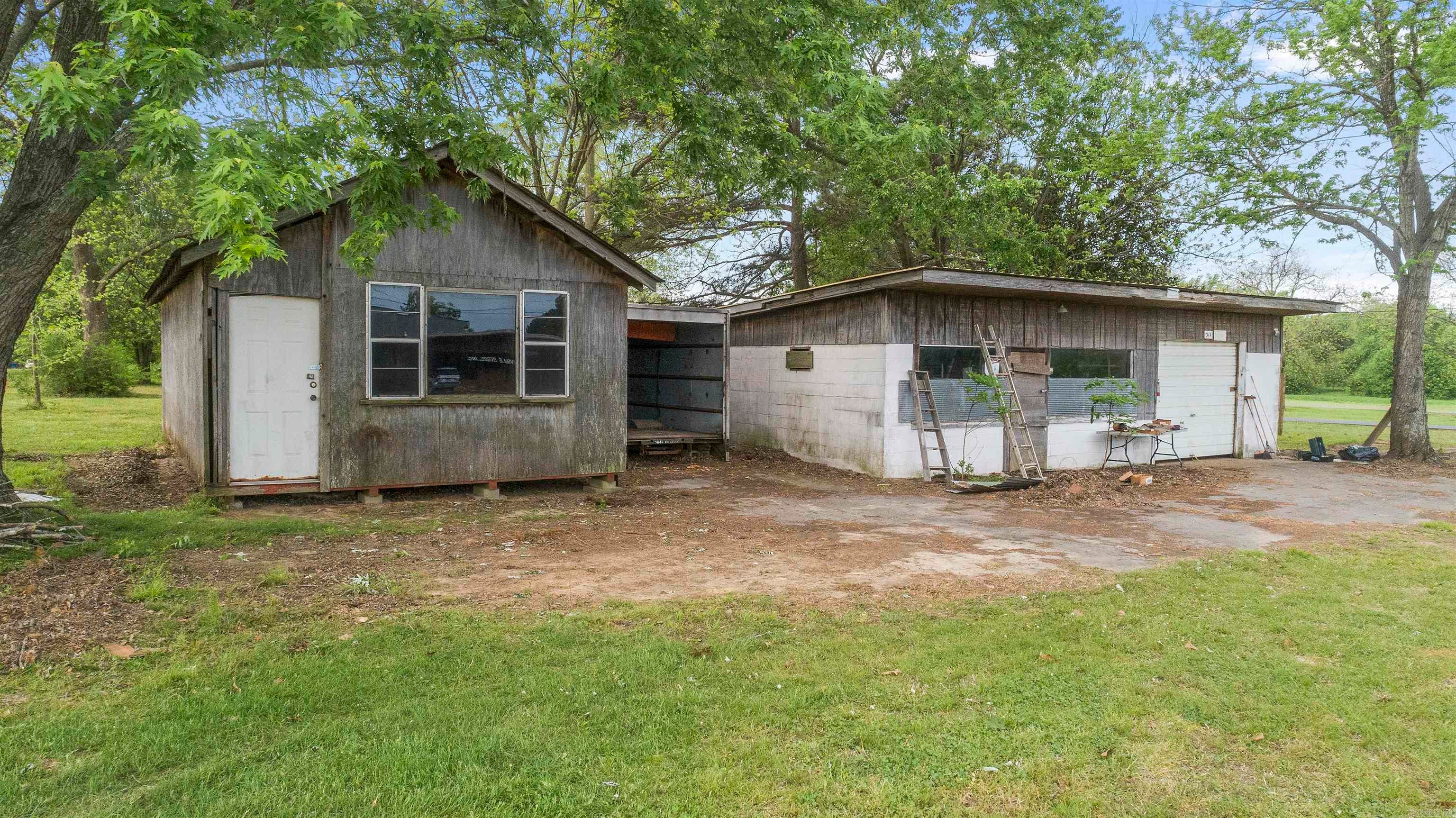 311 Dewitt Henry Dr — photo