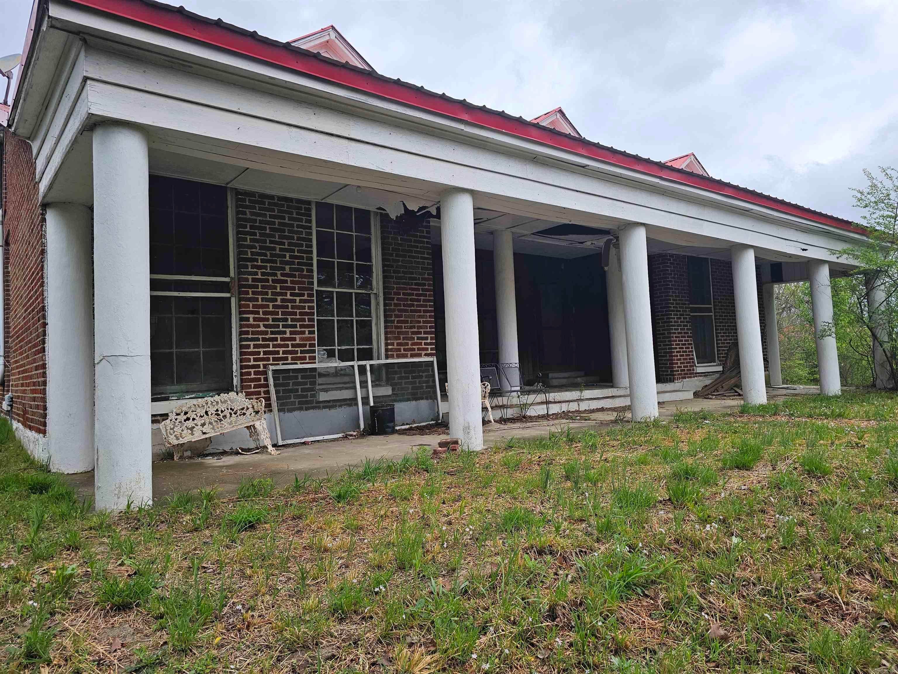 306 Hwy 71 N — photo