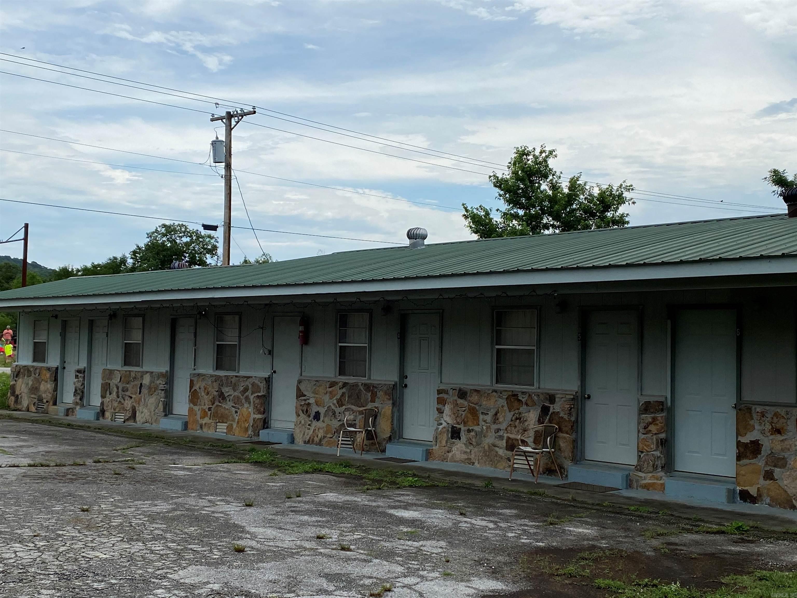 325 N Hwy 65 — photo