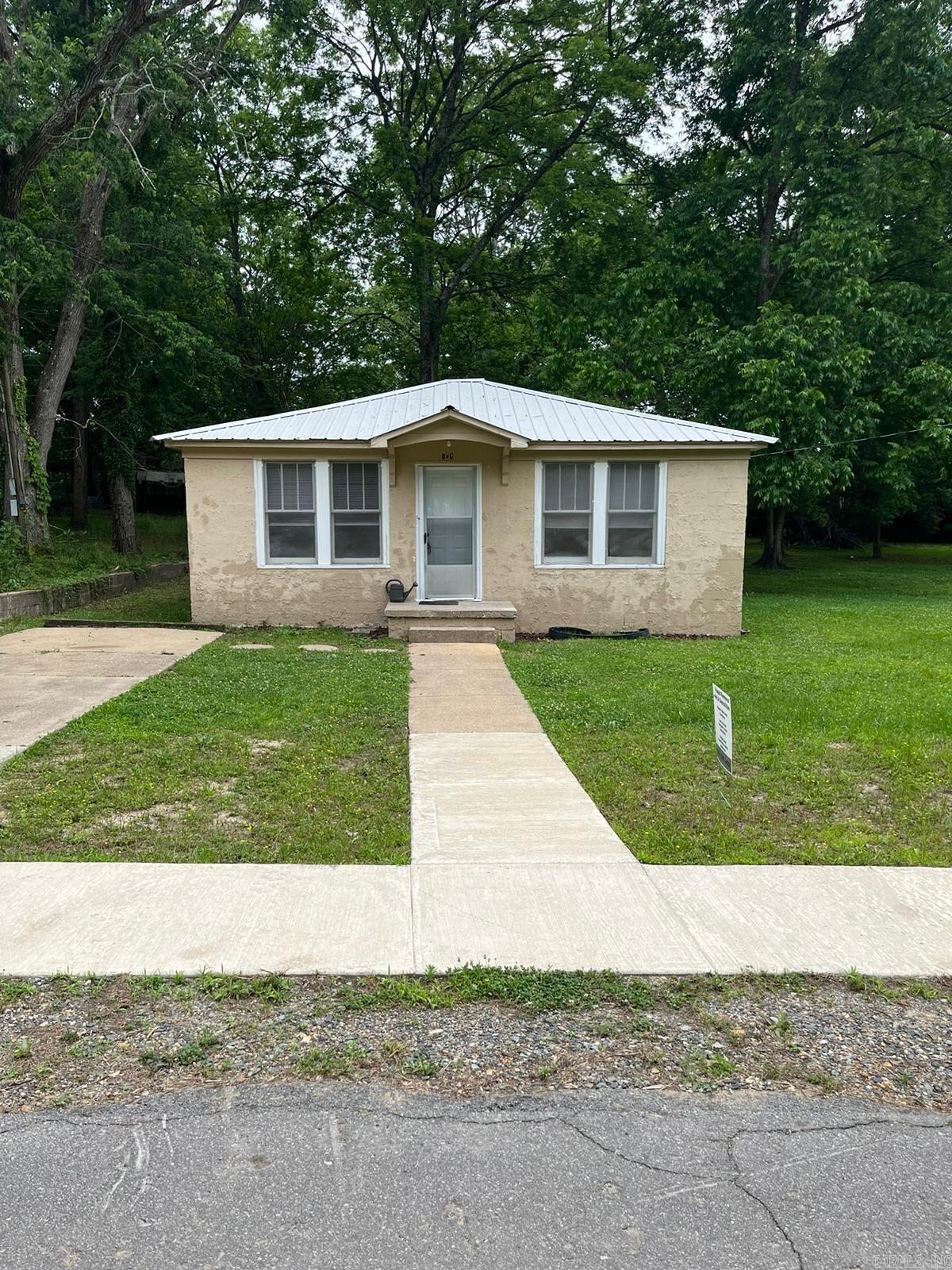 223 W Highland Avenue — photo